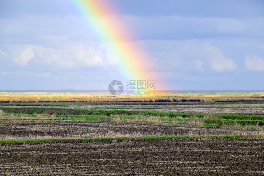 彩虹风景的象雨后彩虹的形成光线折射和谱扩展彩虹风景的象图片