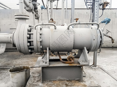 石油抽泵炼油厂初级设备图片