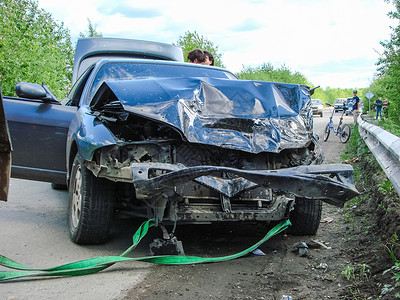俄罗斯KRASSONADAR事故汽车图片