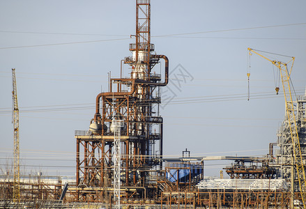 燃料油的深层加工栏目供热燃料油的炉子加工石提炼燃料的加工炼油蒸馏栏管道和其他设备炉子炼油厂初级设备背景图片