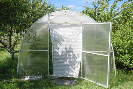 私人花园的温室聚碳酸盐农场图片