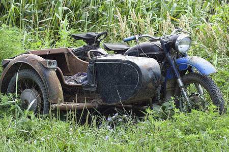 旧的苏维埃摩托车和摇篮旧的摩托图片