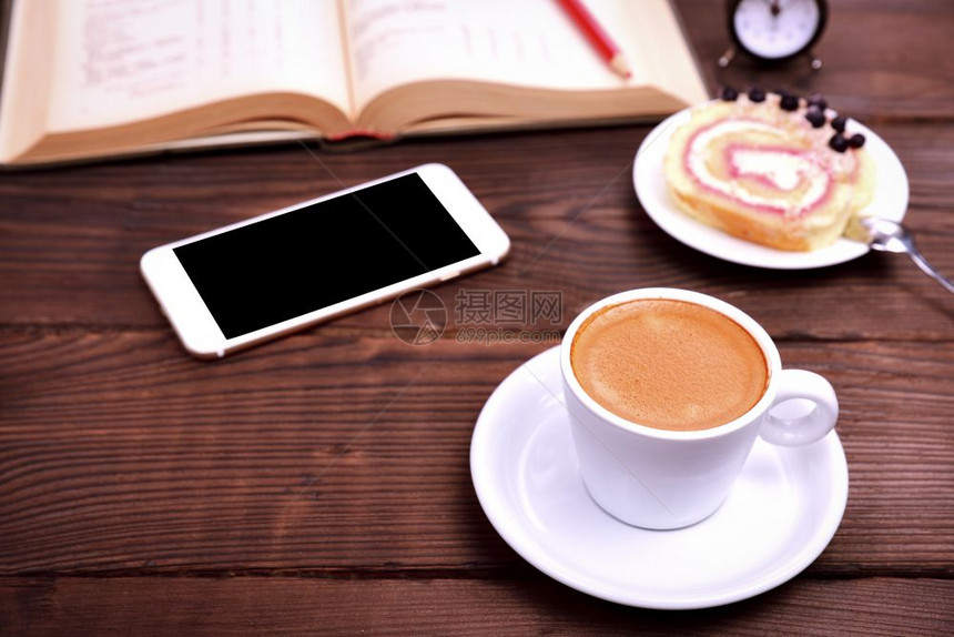 咖啡智能手机和书本图片