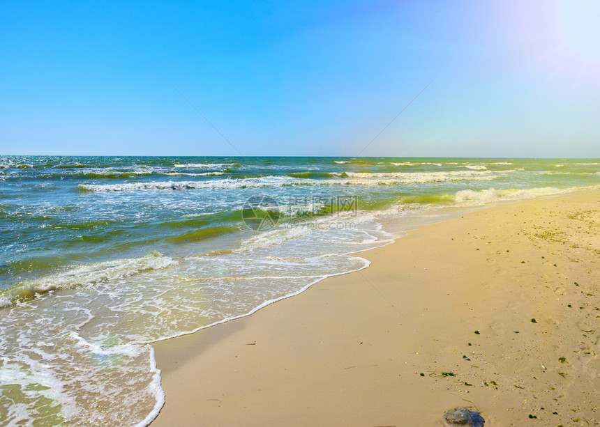 乌克兰夏季黑海沙滩上图片