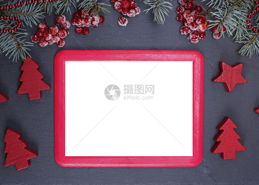 圣诞装饰中黑色背景上的空红框架图片