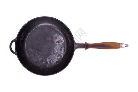 旧黑色圆铁煎锅用木柄在白色背景上隔离图片