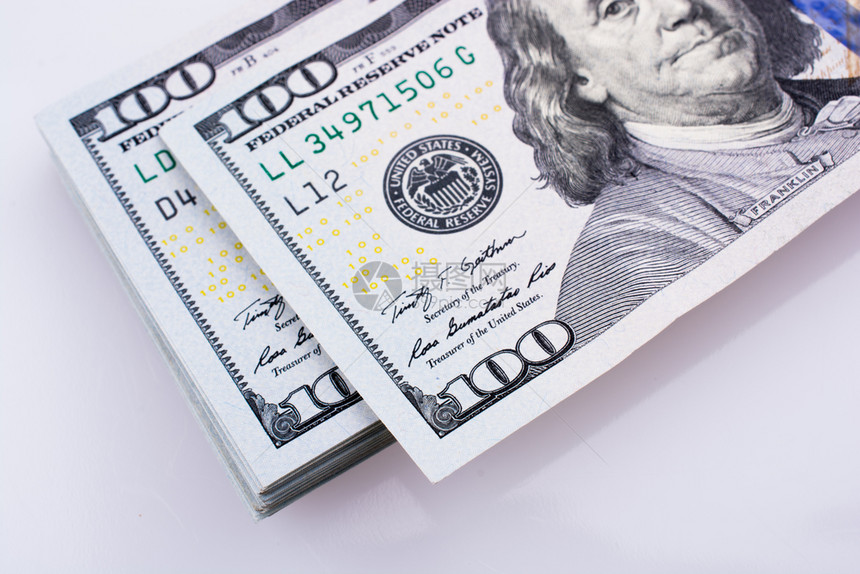 用白底纸制成的美国100美元钞票图片