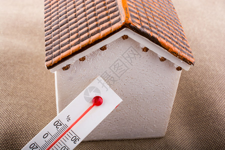 温度计测量由一小间模范房屋测量图片