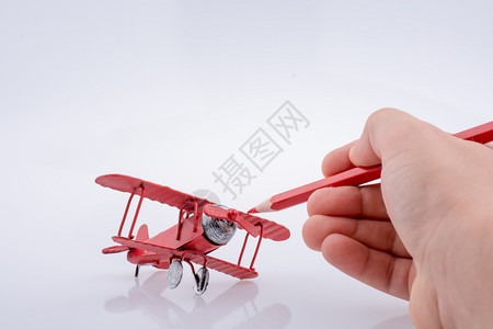 一架红色的模型飞机图片