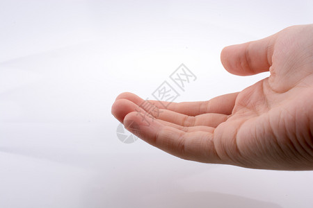 手打开用于在白色背景上孤立的手势背景图片