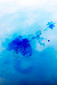 纯水中溶解的彩漆背景图片