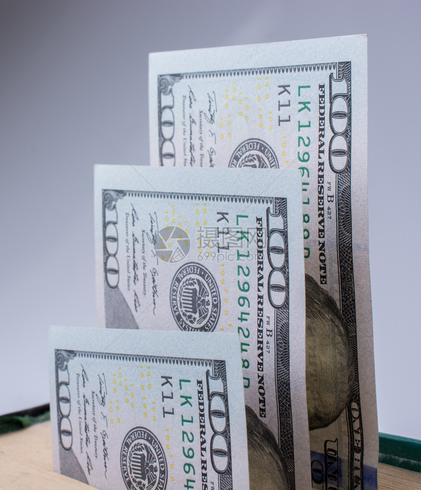 单行帆布上钞票美元图片