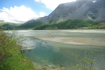 山地峰峡谷坡上的石块高地山坡上的石块高清图片