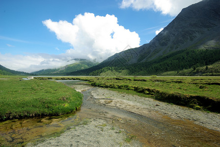 山地峰峡谷坡上的石块高地山坡上的石块图片