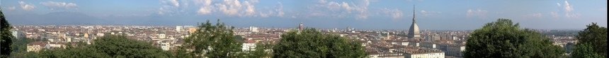 都灵市托里诺从山丘上看到的天线全景图片