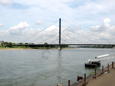 德国杜塞尔多夫的里因河莱茵风景图片