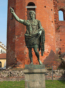 凯撒奥古斯都雕像意大利都灵帕拉丁塔的凯撒奥古斯都纪念碑图片
