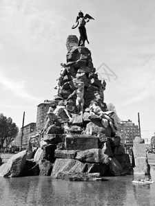 特拉福罗德尔弗雷朱斯雕像都灵意大利都灵斯塔图托广场弗里朱斯隧道纪念碑图片