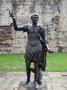 特拉扬王帝英国伦敦古罗马纪念碑背景图片