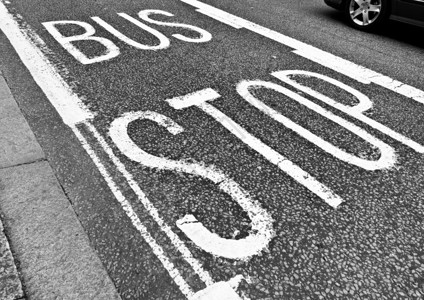 公交车站标志道路或街公交车站标志图片
