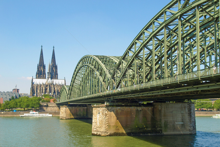 KoelnKoeln全景德国全景包括莱茵河上的哥特大教堂和钢桥图片