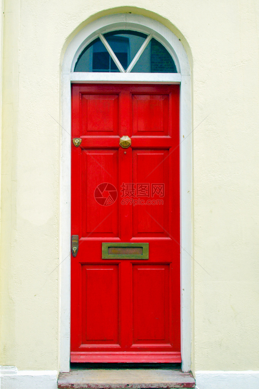 伦敦有彩色明亮的传统英语房门图片
