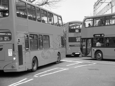 伦敦红巴士英国诺丁山的繁忙街道图片