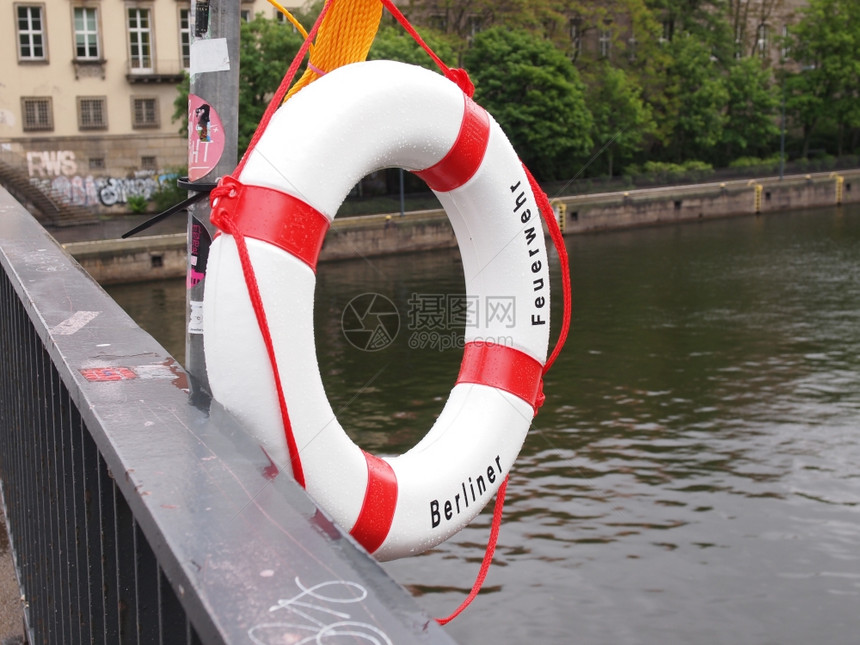 救生艇柏林的一条生命浮标柏林的Feuerwehr意思是柏林消防局图片