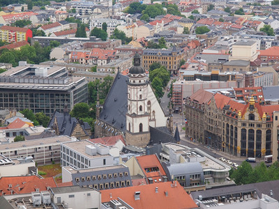 德国莱比锡市与托马斯基切教堂的空中观察图片