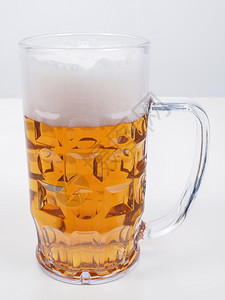 一大杯德国啤酒背景图片