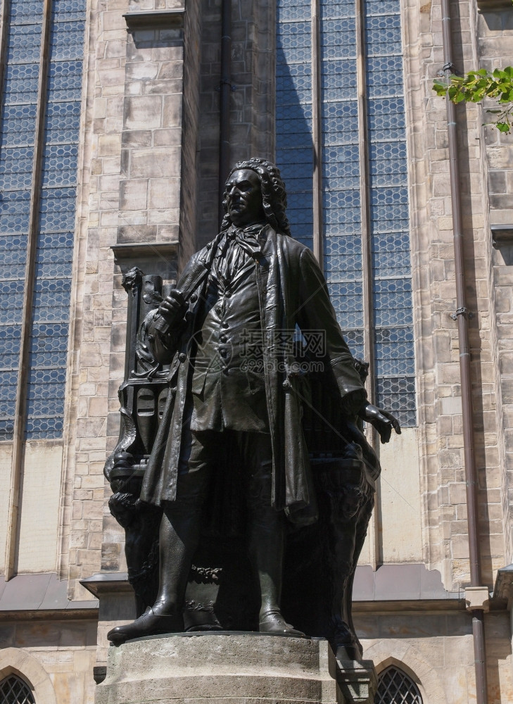 NeueesBachDenkmal意思是新的Bach纪念碑自1908年以来在圣托马斯Kirche教堂前在德国莱比锡格的Johan图片