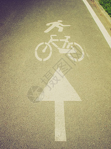 自行车道标志旧的倒影自行车或道标志图片