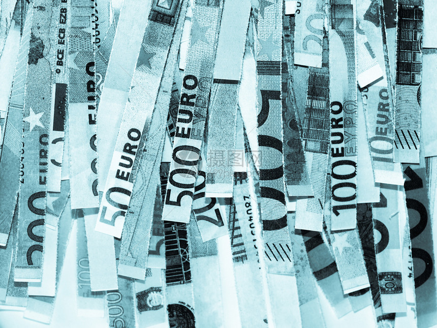 欧元注烧钱用碎纸机切钞票凉爽的雪诺型图片