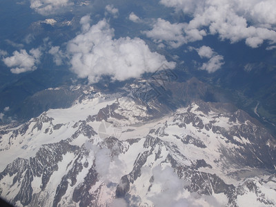 阿尔卑斯山冰川阿尔卑斯山冰川的空中观察图片