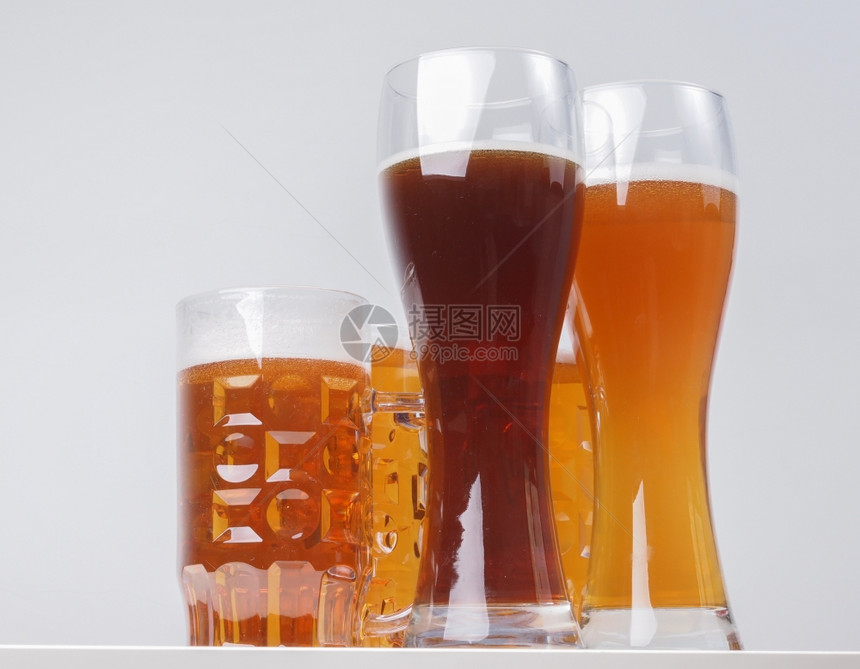 许多德国啤酒杯包括和图片