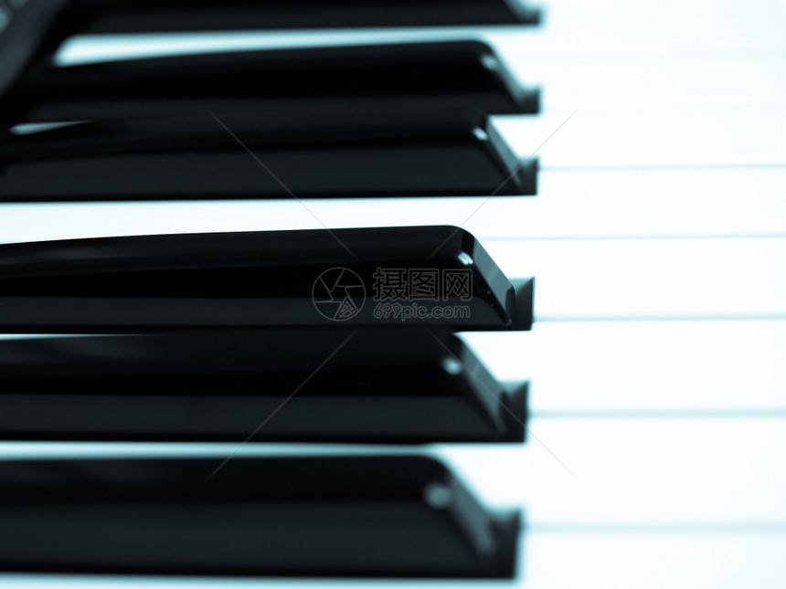 音乐键盘上的黑白详细信息选择焦点冷却的cylanotype图片