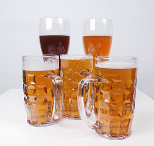 赫菲韦岑许多德国啤酒杯包括和背景