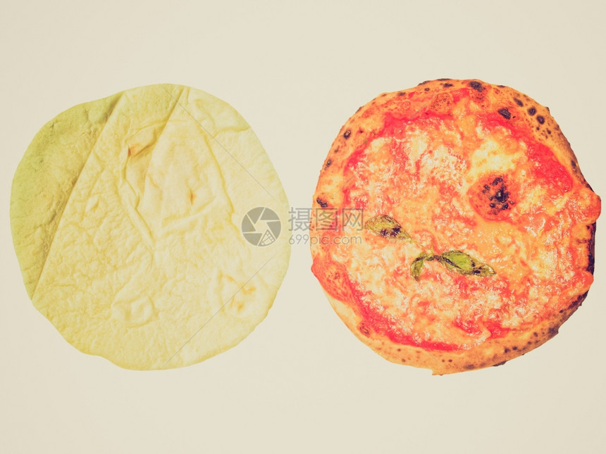 以番茄和Mozzarella奶酪制作意大利披萨玛格丽塔图片