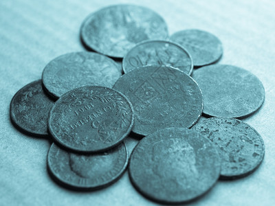 古老的硬币大量古老生锈硬币背景图片