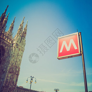 复古地铁标志意大利米兰一个复古风格的地铁交通标志图片