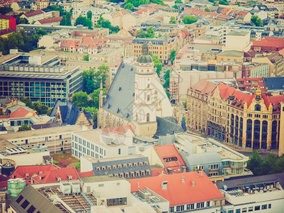 德国莱比锡市与托马斯基切教堂的空中观察图片