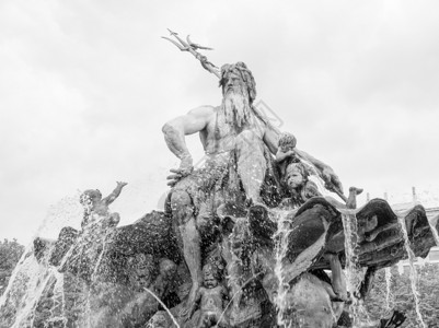 柏林的海王星喷泉德国柏林亚历山大广场的海王星喷泉图片