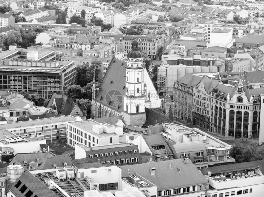 Leipzig空中观察德国Leipzig市与Thomaskirche教堂的黑白空中观察图片