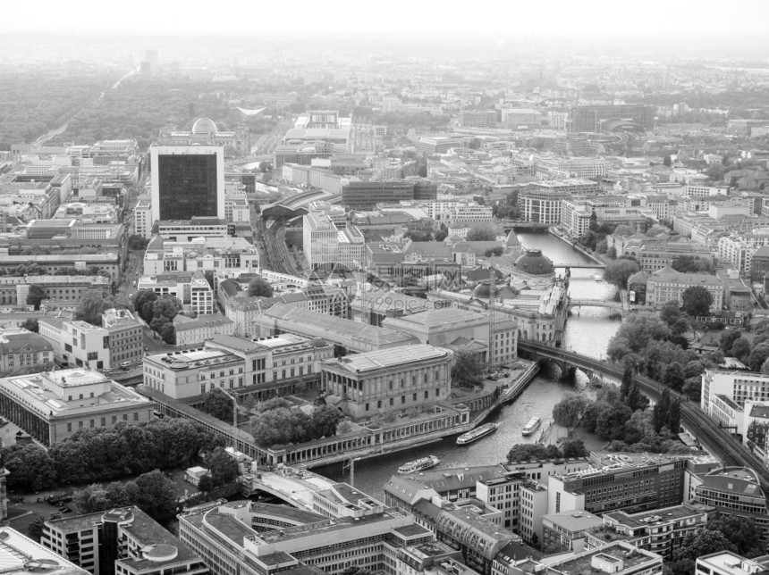 柏林德国空中鸟眼观柏林城德国黑白两面图片