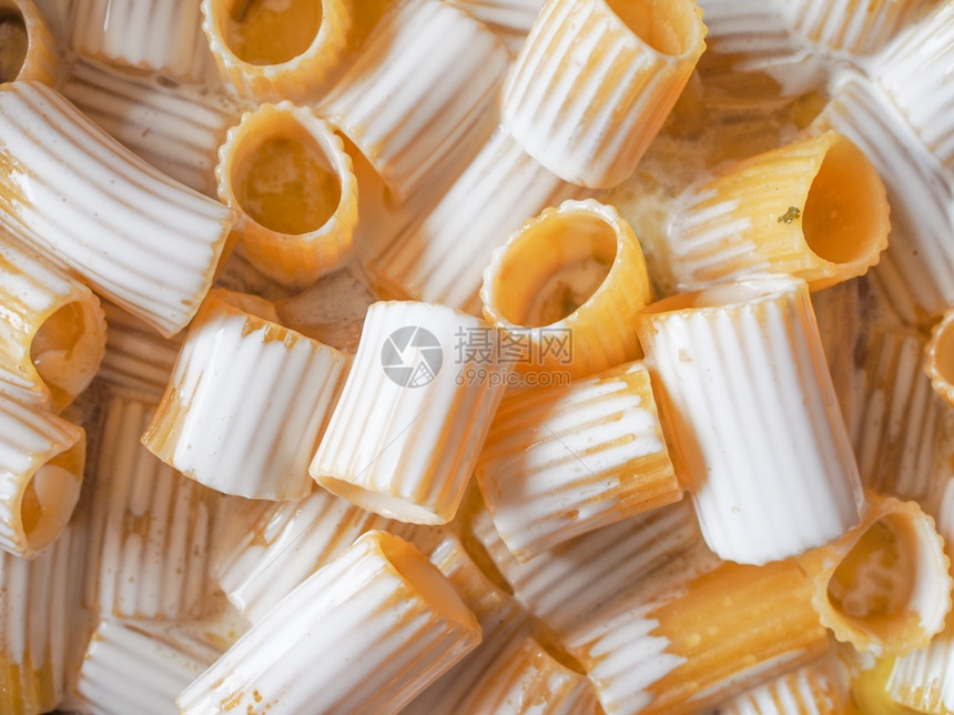 Paccheri意大利传统面粉和奶油食品图片
