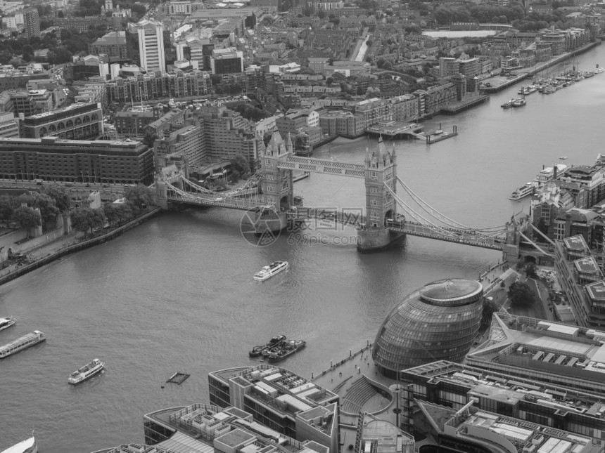 伦敦的黑色和白空中观英国伦敦泰晤士河的空中观黑色和白图片