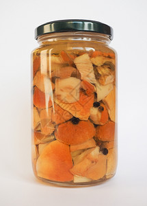 波奇尼蘑菇罐美味牛肝菌又名小圆面包或波奇诺或cep蘑菇在一个玻璃罐图片