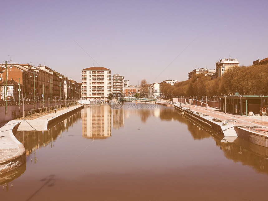 MilanDarsenavintageITALYMILANITALY2015年3月8日被称为LaDarsena的城市港口正在重新图片