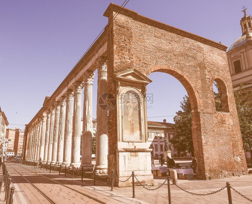 2015年3月8日ITALYMILANColonnediSanLorenzo意指圣劳伦斯柱古罗马废墟米兰意大利古老图片