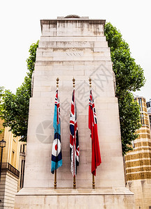 拿着旗帜空军纪念所有战争的死难者英国伦敦背景